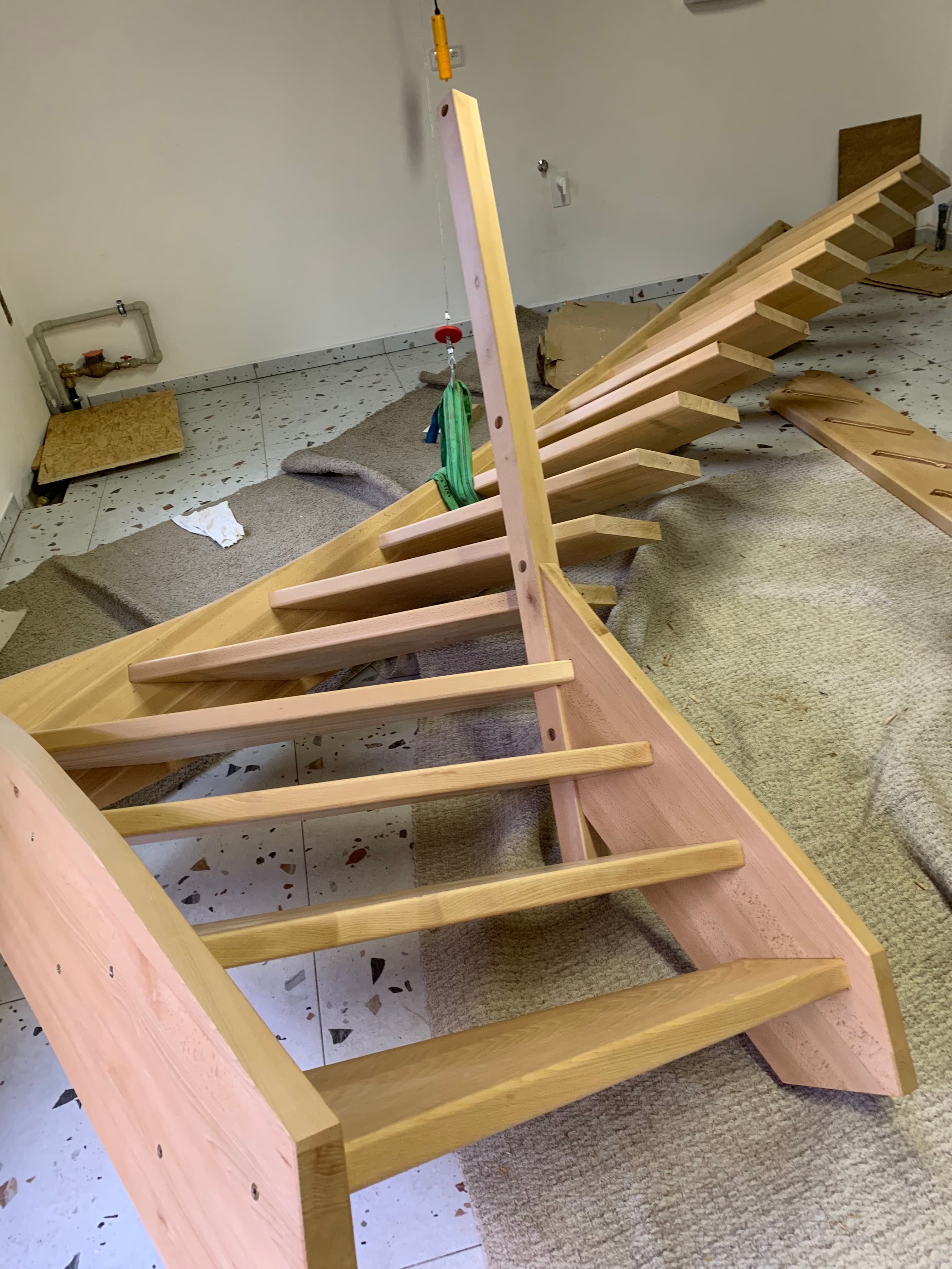 Schodiště na míru nebo katalogové? Upřímné srovnání